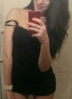  Сара, 24, 